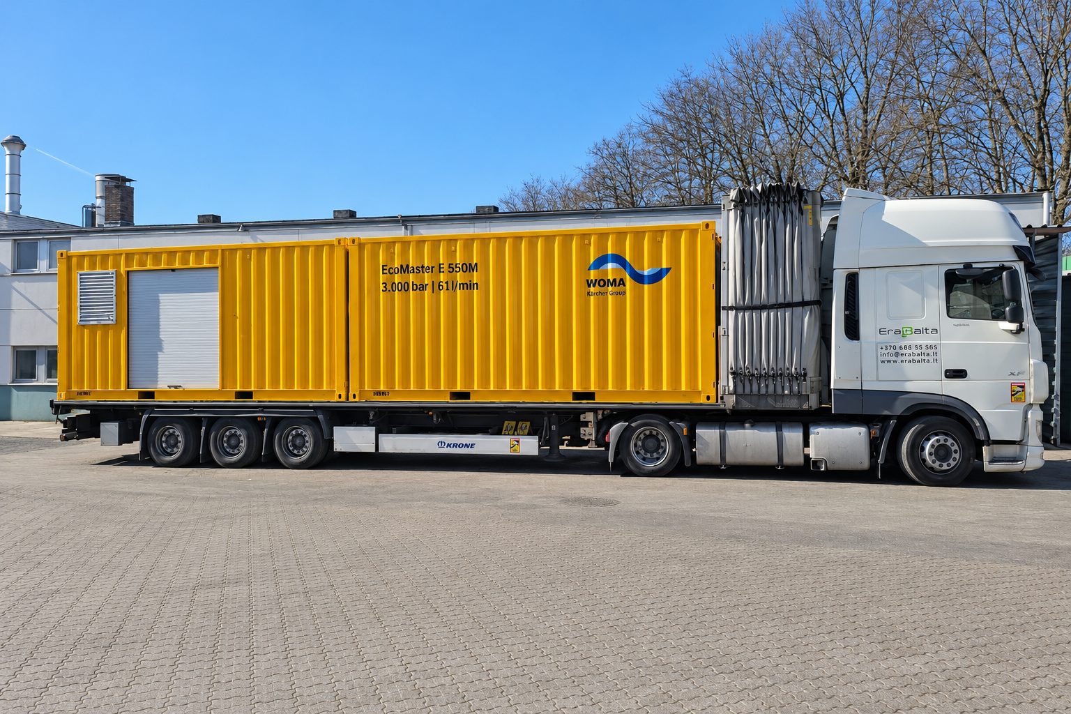 Yellow container on a container platform