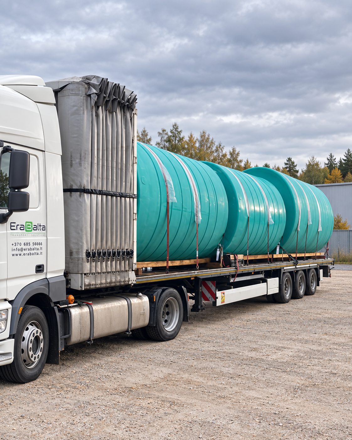 Large-diameter tanks on a flatbed