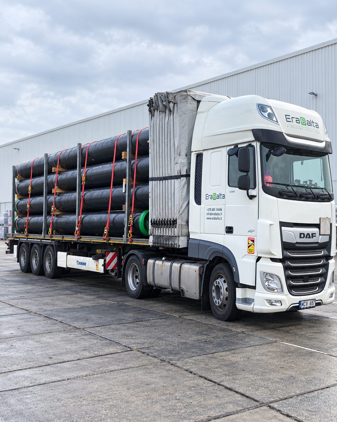 Erabalta semi-trailer with pipes between stanchions